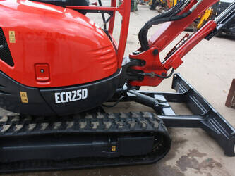 2018-jcb-8025-1458038-47498234