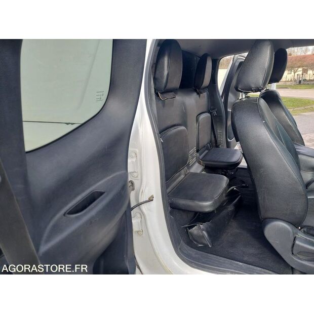 2019 NISSAN NP300-47509805