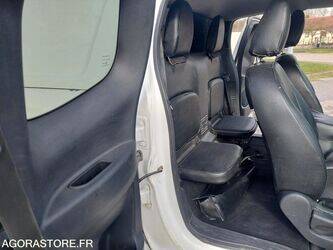 2019-nissan-np300-1458130-47509805