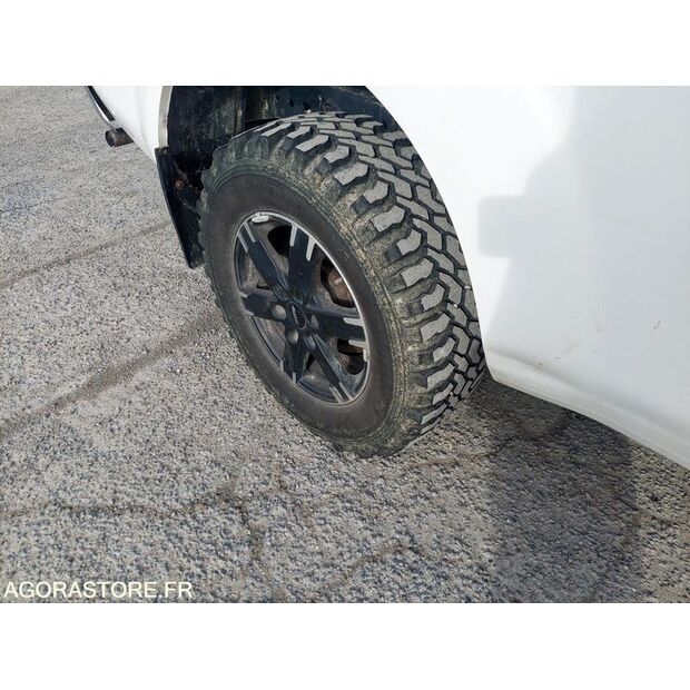 2019 NISSAN NP300-47509808