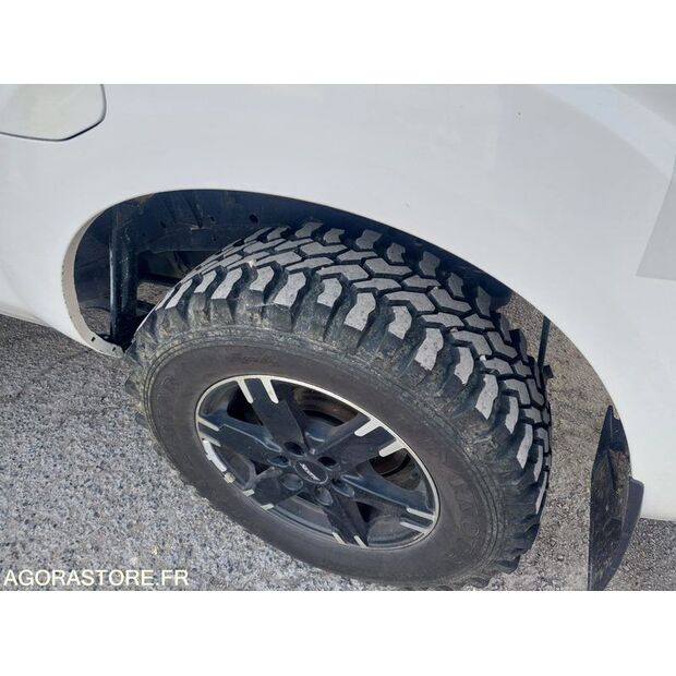 2019 NISSAN NP300-47509809