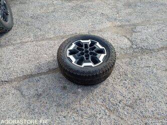 2019-nissan-np300-1458130-47509816