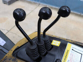 1998-yale-gdp30tf-1458155-47512983