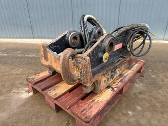 Image for ATTACHMENTS 2010 OilQuick M318D