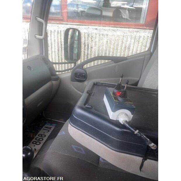 2012 Renault Maxity-47526365