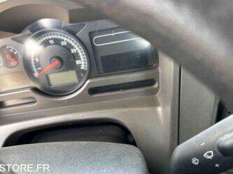 2012-renault-kerax-1458307-47526397