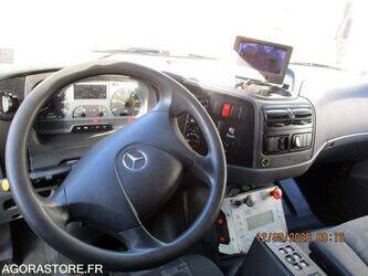 2011-mercedes-benz-1829-1458389-47541649