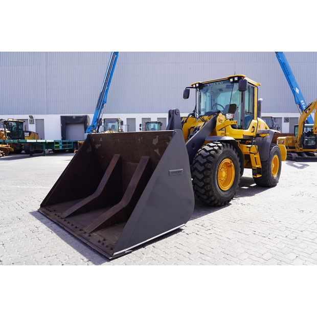 2014 فولفو L90G-47544808