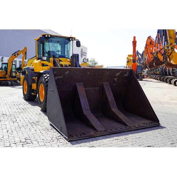 2014 فولفو L90G-47544809