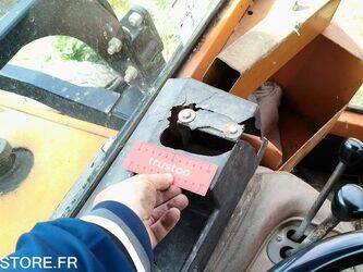 renault-800m-1458682-47558393