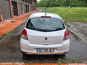 2010-renault-clio-1458690-47558731