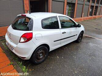 2010-renault-clio-1458690-47558733