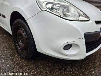 2010-renault-clio-1458690-47558735