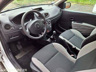 2010-renault-clio-1458690-47558736