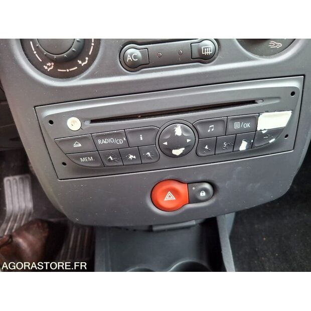 2010 Renault Clio-47558737