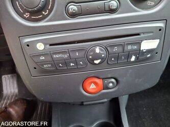 2010-renault-clio-1458690-47558737