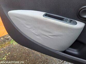 2010-renault-clio-1458690-47558738
