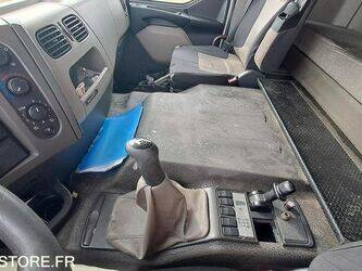 2009-renault-premium-1458694-47558811