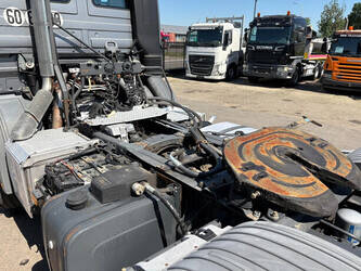 2011-mercedes-benz-actros-1458767-47562600
