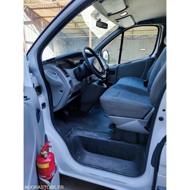 2004 Renault Trafic-47591901