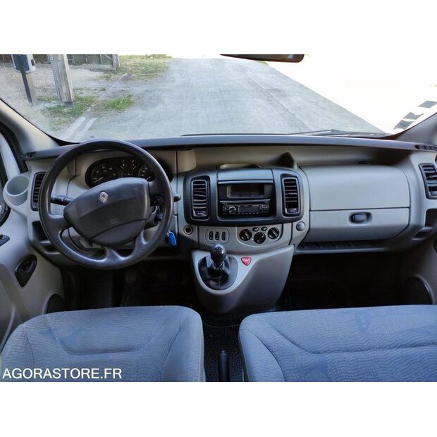 2004 Renault Trafic-47591902