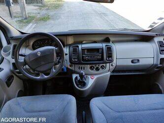 2004-renault-trafic-1459014-47591902