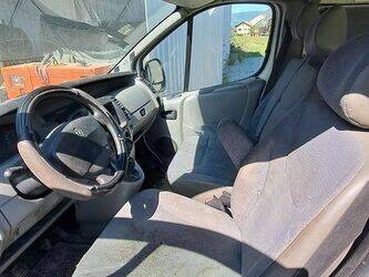 2005-renault-traffic-47592003