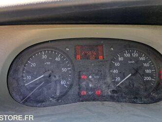 2005-renault-traffic-47592004