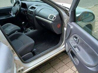 2009-renault-clio-1459018-47592030