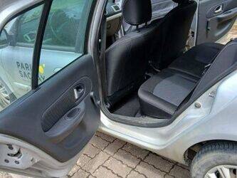 2009-renault-clio-1459018-47592031