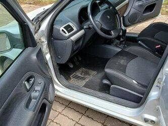 2009-renault-clio-1459018-47592033