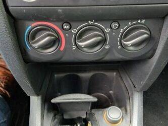 2009-renault-clio-1459018-47592035
