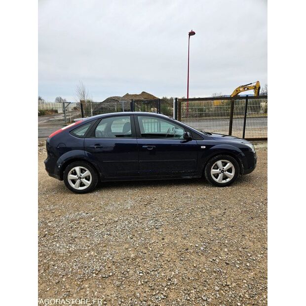 2006 Ford Focus-47592730