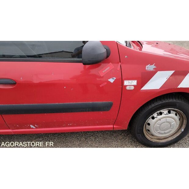 2011 Dacia LOGAN-47593111