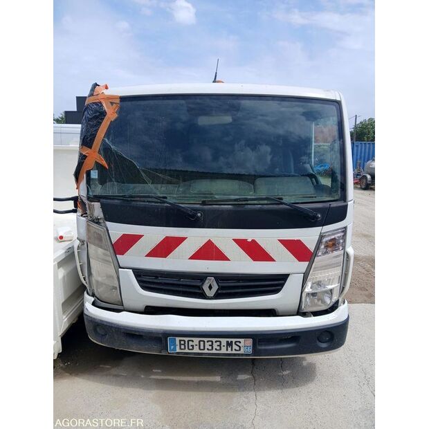 2011 Renault Maxity-47593196