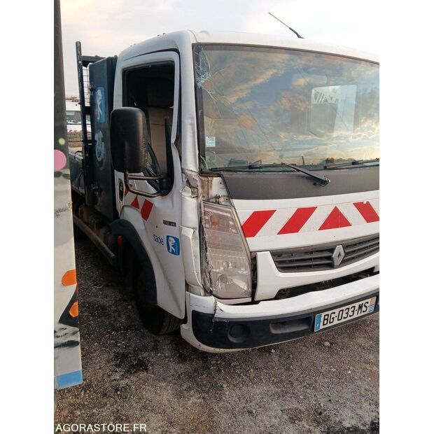 2011 Renault Maxity-47593202