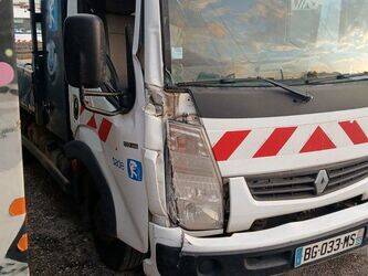 2011-renault-maxity-1459048-47593202