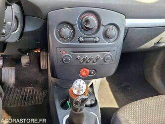 2007-renault-clio-1459064-47593768
