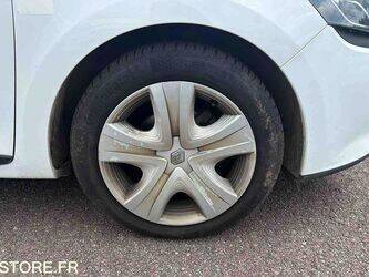 2013-renault-clio-1459068-47593883