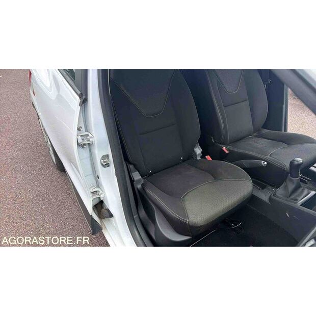 2013 رينو Clio-47593897