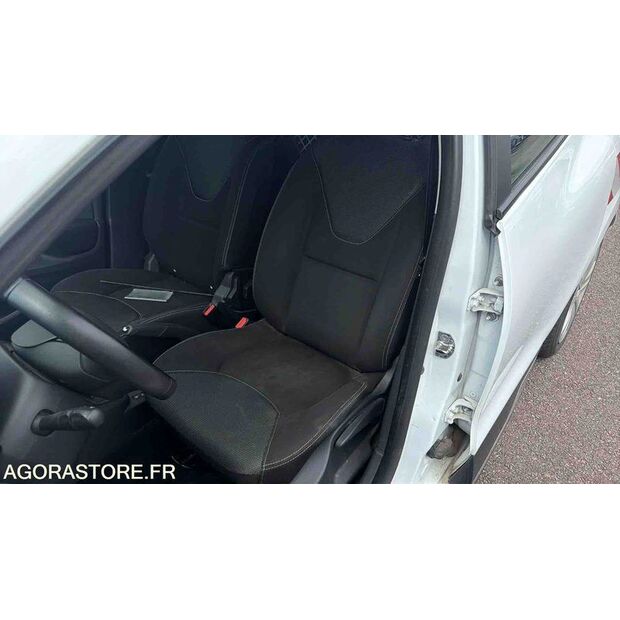 2013 رينو Clio-47593899