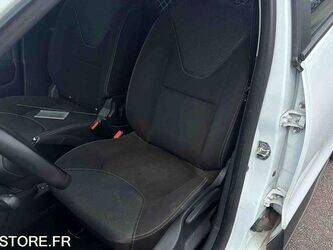 2013-renault-clio-1459068-47593899