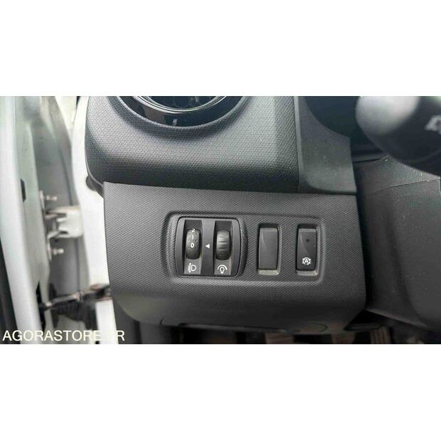 2013 رينو Clio-47593906