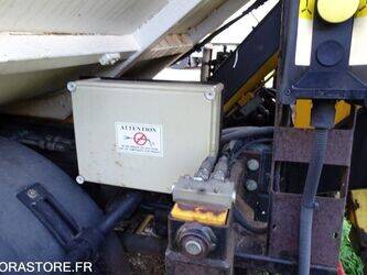 2011-mitsubishi-canter-1459107-47595274
