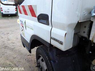 2011-mitsubishi-canter-1459107-47595280