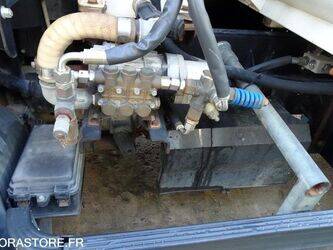 2011-mitsubishi-canter-1459107-47595296