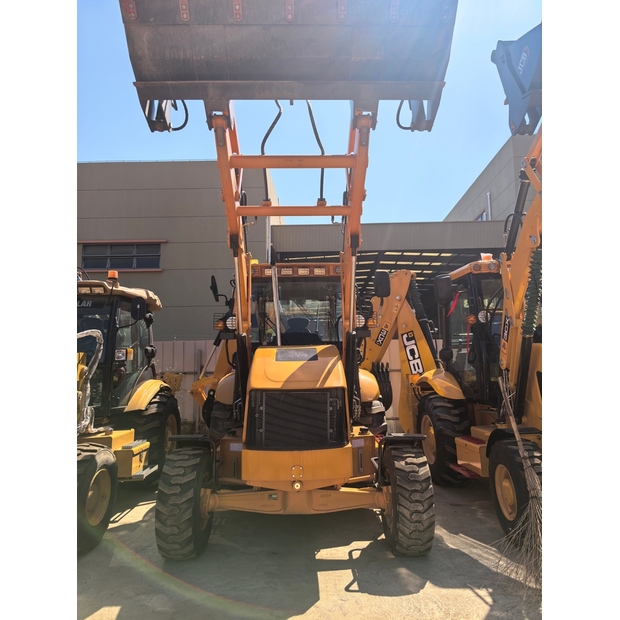 2025 جيه سي بي 3cx-47596777