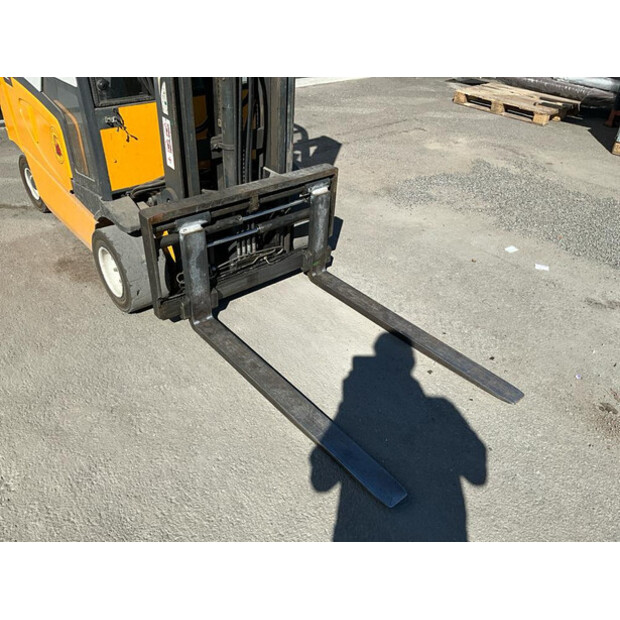 2002 جنجهينريتش EFG-VAC 16-47599923