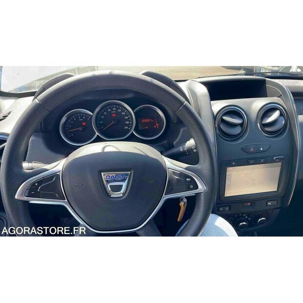 2017 Dacia DUSTER-47611848