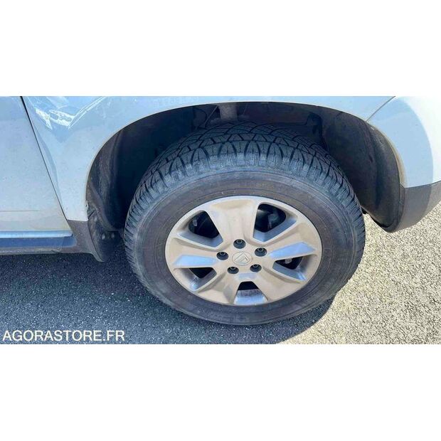 2017 Dacia DUSTER-47611862
